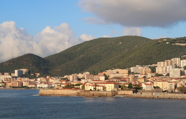 port d'Ajaccio en Corse arrivée par la mer