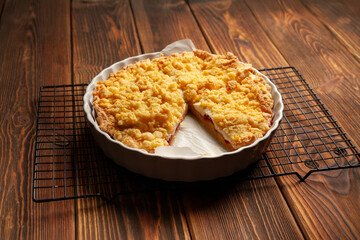 Cake with streusel