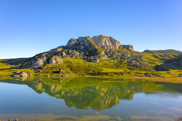 Fototapeta premium Lagos de Covadonga en Invierno