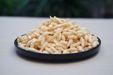 telur gabus sticks on black plate with wooden table