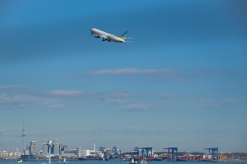 羽田空港第２ターミナル展望デッキからみた飛行機
