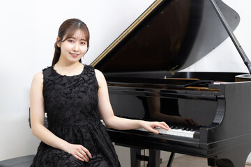 美しい日本人女性ピアニスト