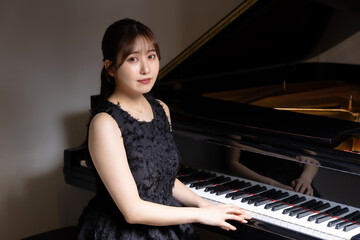 美しい日本人女性ピアニスト