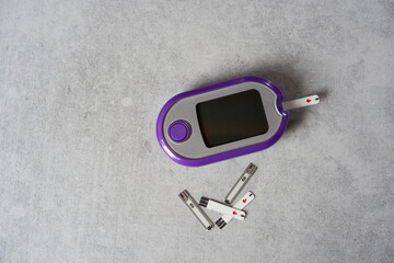 Diabetes monitoring device with testing strips for glucose management