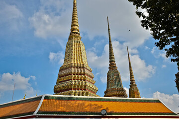 Fototapeta premium Colorful architecture of the Thai temples