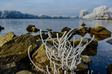 Ein frostiger Neujahrstag an der niederbayerischen Donau