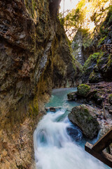 Obraz premium Dramatic Alpine Gorge: Hiking the Wolfsklamm