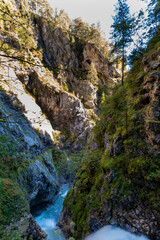 Obraz premium Dramatic Alpine Gorge: Hiking the Wolfsklamm
