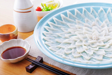 美味しそうなフグの刺身盛り