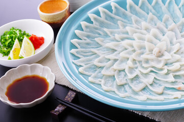 美味しそうなフグの刺身盛り