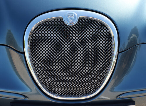 Jaguar S Type Sports Car Vintage Classic 1999 Grill Logo Detail