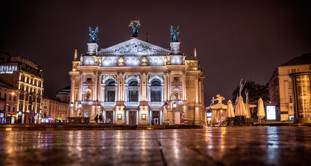 Fototapeta premium opera house at night, Lviv, ukraine