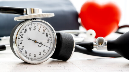 tonometer for measuring blood pressure on a heart cardiogram