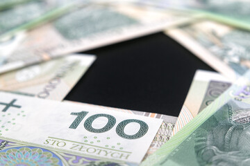 House symbol, Polish money - hundred zlotys.
