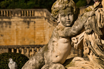 Statue du temple de Diane ch&eacute;rubin