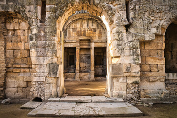 Entrée du Temple de Diane à Nîmes France