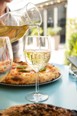glasses of wine and pizza
