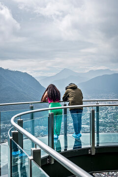 couple in viewpoint in cerro del borrego in orizaba veracruz