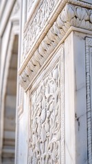 Obraz premium Intricate floral carvings on white marble pillar.
