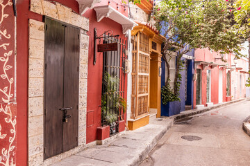 Fototapeta premium Colonial houses in Getsemani neighborhood of Cartagena de Indias, Colombia