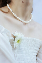 white pearl necklace