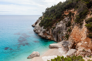 Fototapeta premium Cala Goloritze. Awesome beach on the eastern coast of Sardinia. Crystal clear Mediterranean sea and cliffs of Gulf of Orosei. Baunei area, Sardinia, Italy.