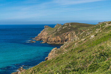Fototapeta premium Celtic Sea Coast and cliffs near Nanjizal Beach in Cornwall, England, UK