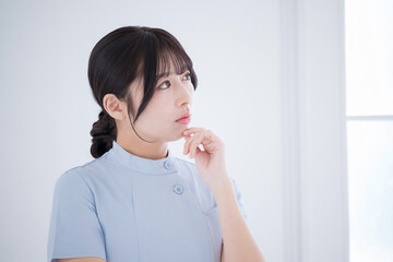 Negative image of general nurses with worried, troubled, thinking expressions	
