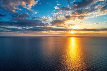 Obraz premium Stunning ocean sunset with vibrant colors and dramatic clouds over calm water.