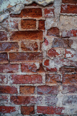 Naklejka premium an old brick wall that started to crumble from old age