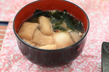 わかめと油揚げの味噌汁