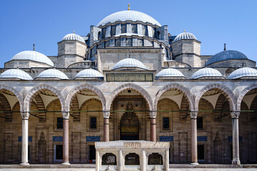Fototapeta premium Turkiye. Istanbul. The imposing Suleymaniye Mosque or Suleiman Mosque and its inner courtyard