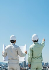 都市開発 - 建築 - 現場を確認する男性 - 図面 - 青空