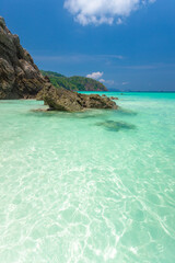 Fototapeta premium afook island or Dunkin Island is an island in Burma opposite Ranong Province Thailand. It is an island with white sandy beaches and many schools of marine fish, as well as coral reefs