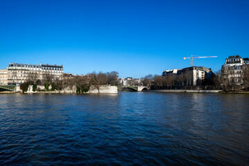 Obraz premium scène sur les rives de la Seine dans la centre de Paris en France