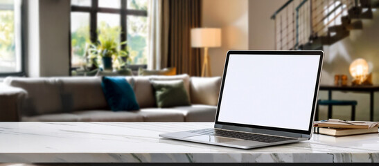 Fototapeta premium リビングルームの大理石のテーブルの上に置かれたノートパソコンのモックアップ（Laptop mockup placed on a marble table in the living room） 