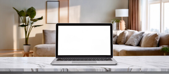リビングルームの大理石のテーブルの上に置かれたノートパソコンのモックアップ（Laptop mockup placed on a marble table in the living room）
