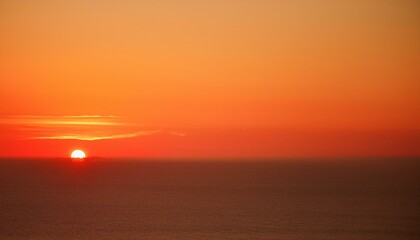 Naklejka premium The point at which the temperature gradually drops in a bright orange sunset