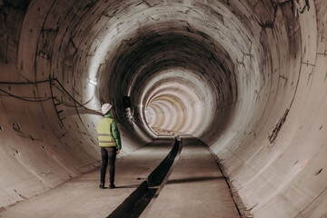 Budowa podziemnego tunelu pod miastem © rozentuzjazmowany