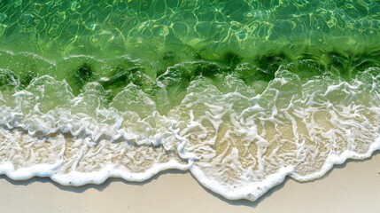 Naklejka premium Vibrant green ocean waves meeting sandy shores in a breathtaking coastal landscape