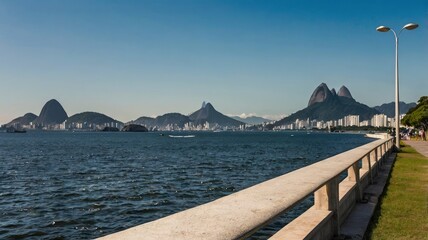 Obraz premium guanabara bay and serrano region in the background being observed from the flamengo embankment in rio de janeiro