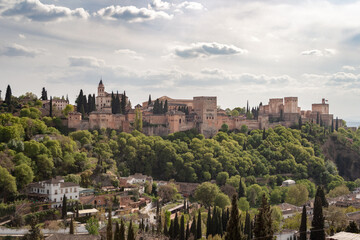 Fototapeta premium A Stunning Scenic View of the Alhambra in Granada, Beautifully Surrounded by Nature