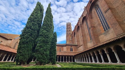 L'église du couvent des Jacobins vu depuis le cloître (Toulouse)