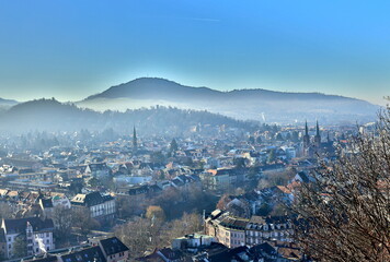 Freiburg-Wiehre unter Nebelschwaden