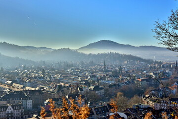 Freiburg-Wiehre unter Nebelschwaden
