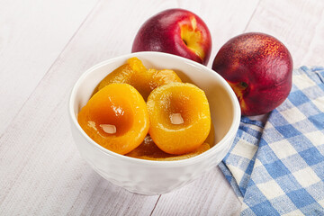 Canned peaches with sweet syrope