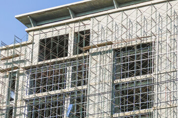 Multi storey building with construction scaffolding lock