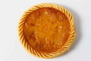 Golden-Brown Crusty Mini Pie: A Sweet Treat