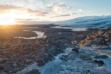 Obraz premium sunrise over the glacier mountains