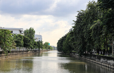 Fototapeta premium The beautiful view of the canal in city.
